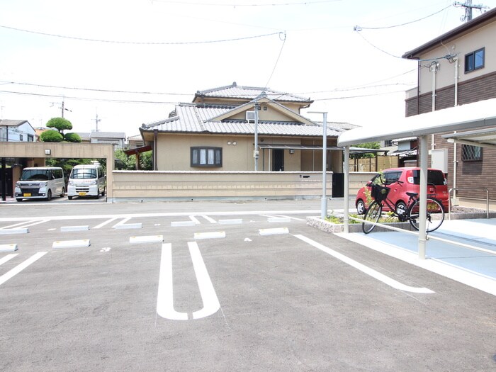 物件外観写真6　(駐車場)