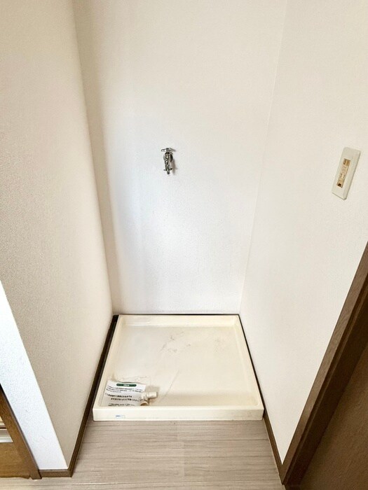 物件内観写真10　(洗濯機置場)