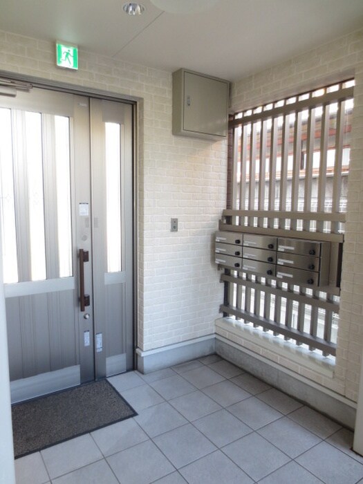 物件外観写真5　(エントランス部分)