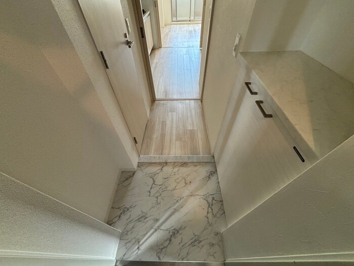 物件内観写真18　(玄関)