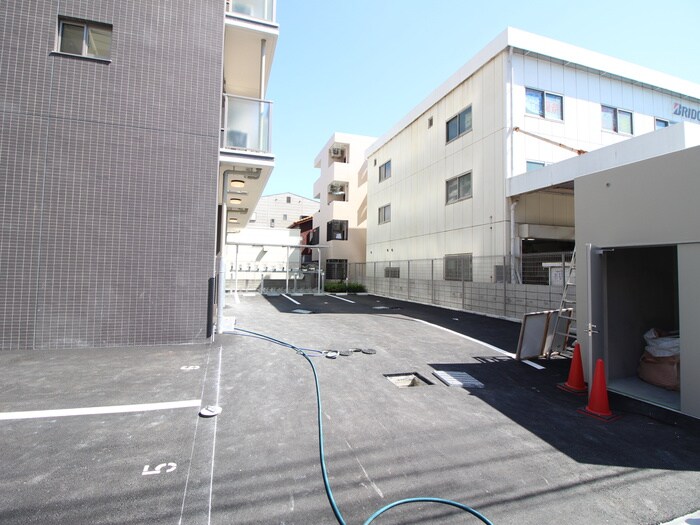 物件外観写真5　(駐車場)