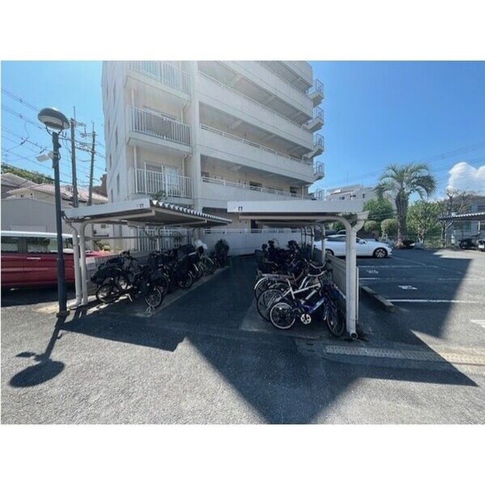 物件外観写真2　(駐輪場)