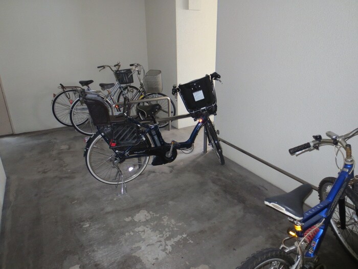 物件外観写真5　(駐輪場)