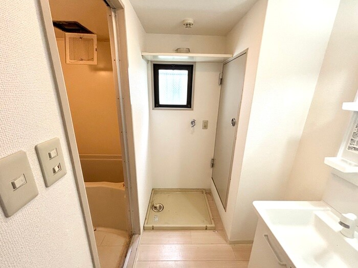 物件内観写真13　(洗濯機置場)