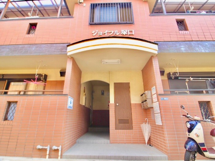 物件外観写真4　(エントランス部分)