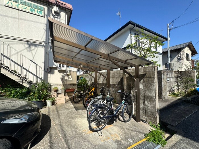 物件外観写真4　(駐輪場)