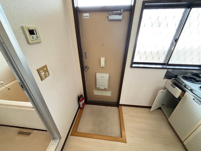 物件内観写真16　(玄関)