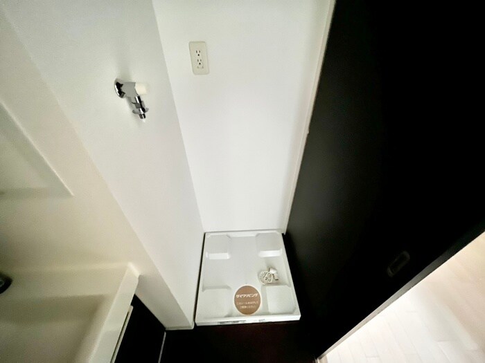 物件内観写真10　(洗濯機置場)