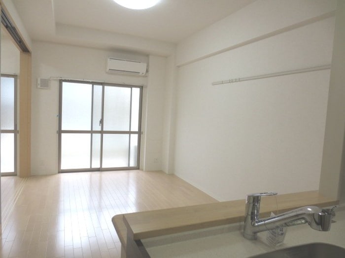 物件内観写真4　(居室)