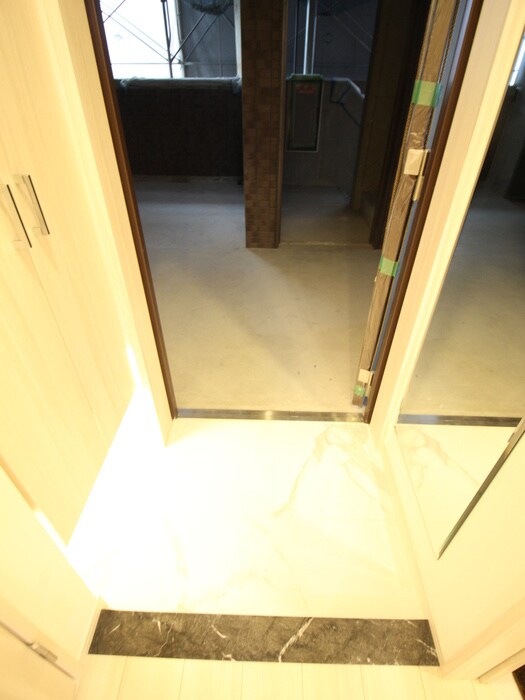 物件内観写真18　(玄関)