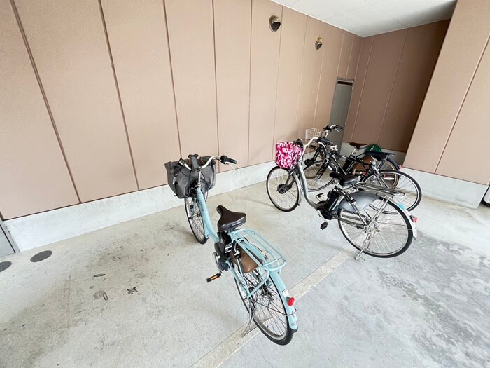 物件外観写真3　(駐輪場)