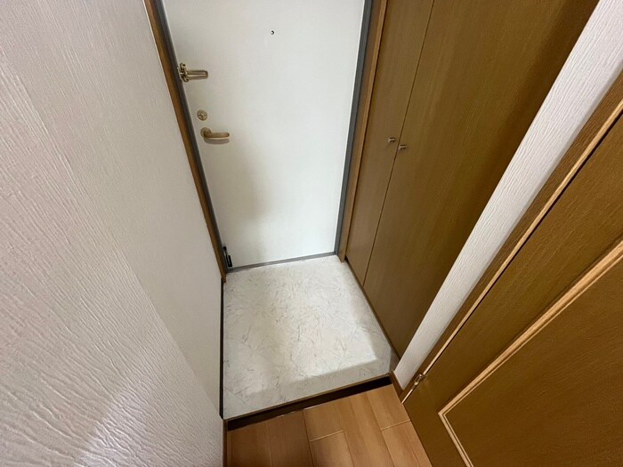 物件内観写真16　(玄関)