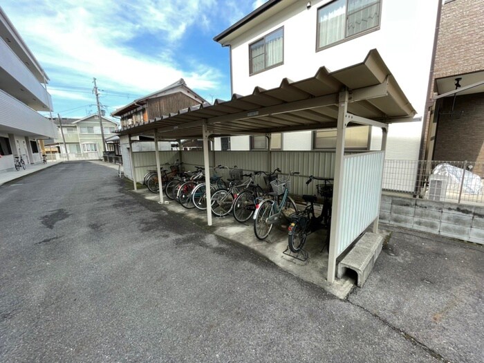 物件外観写真3　(駐輪場)