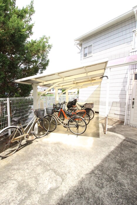 物件外観写真4　(駐輪場)
