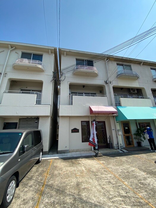 国松町連棟貸家の物件外観写真