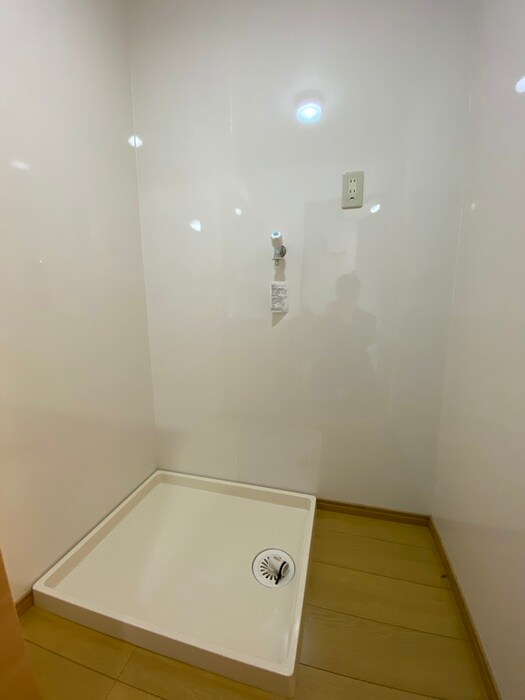 物件内観写真12　(洗濯機置場)