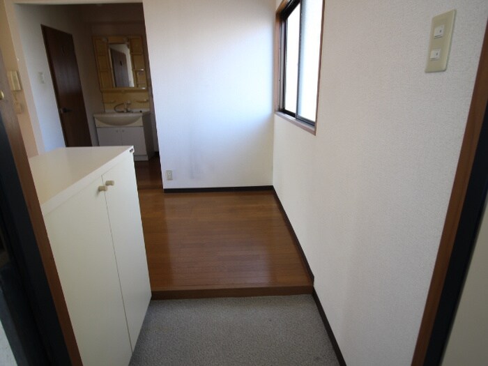 物件内観写真4　(靴箱)