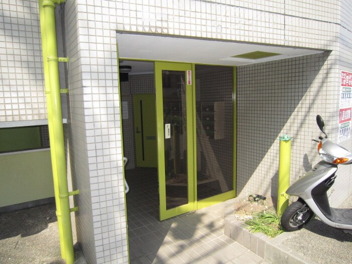 物件外観写真5　(エントランス部分)