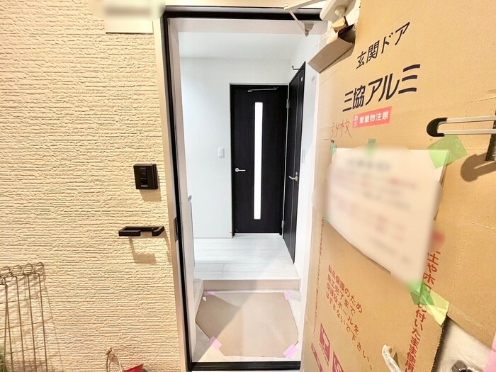 物件内観写真13　(玄関)