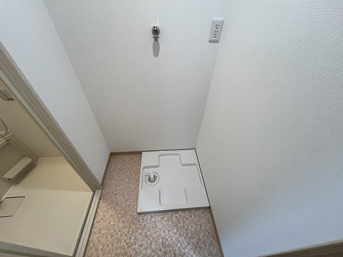 物件内観写真8　(洗濯機置場)