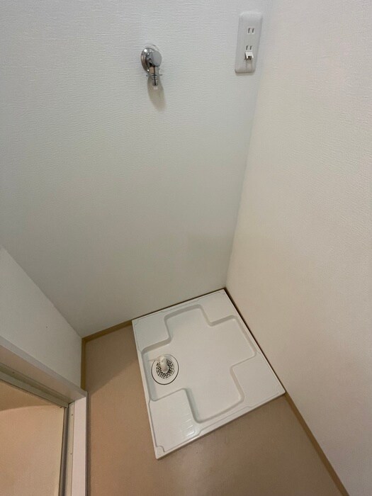 物件内観写真18　(洗濯機置場)