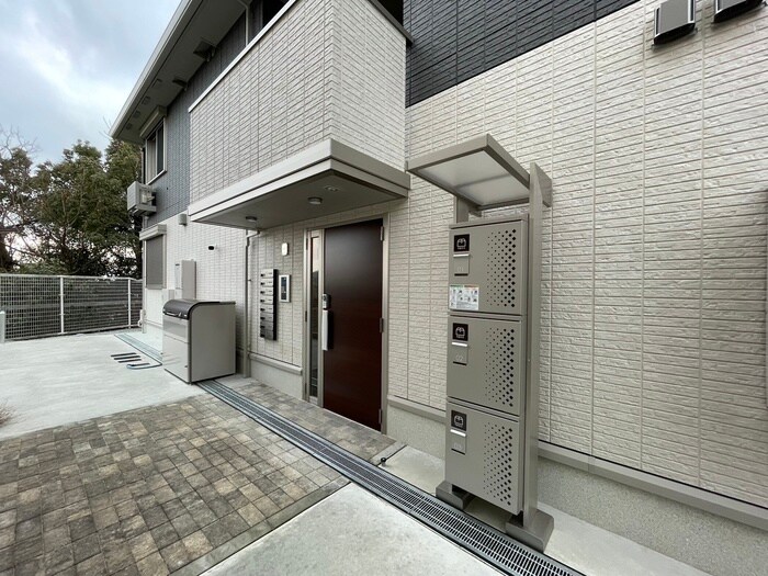 物件外観写真3　(エントランス部分)