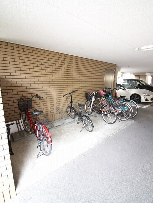 物件外観写真3　(駐輪場)