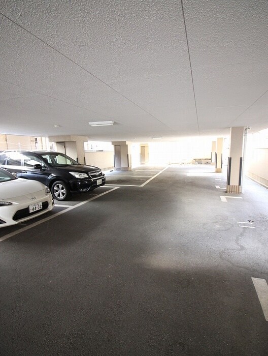 物件外観写真4　(駐車場)