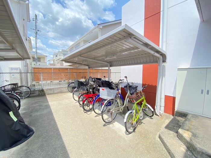 物件外観写真4　(駐輪場)