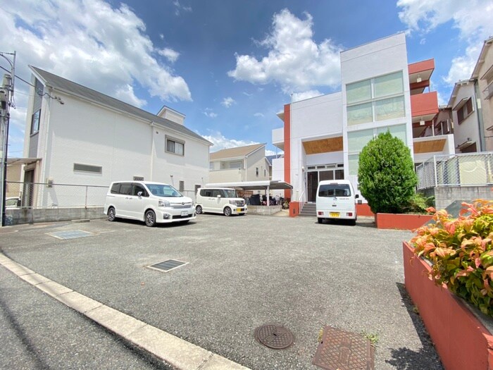 物件外観写真5　(駐車場)