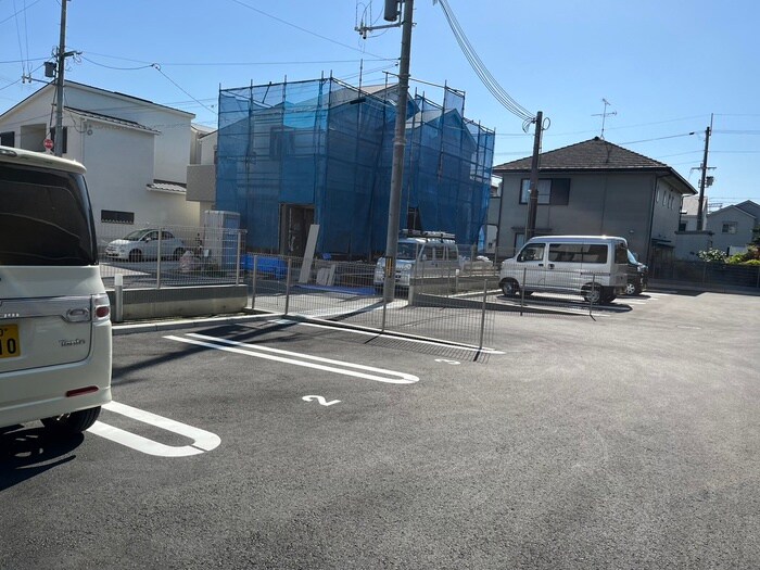物件外観写真4　(駐車場)