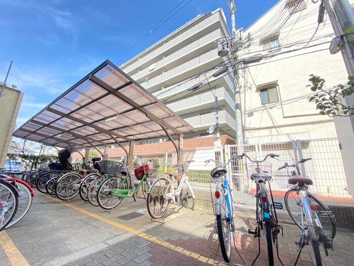物件外観写真4　(駐輪場)