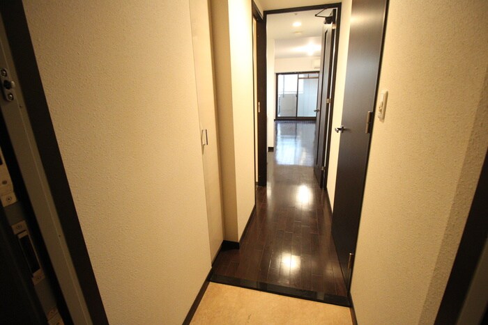 物件内観写真6　(玄関)