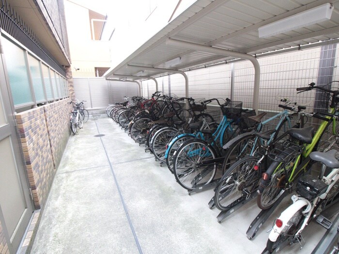 物件外観写真3　(駐輪場)