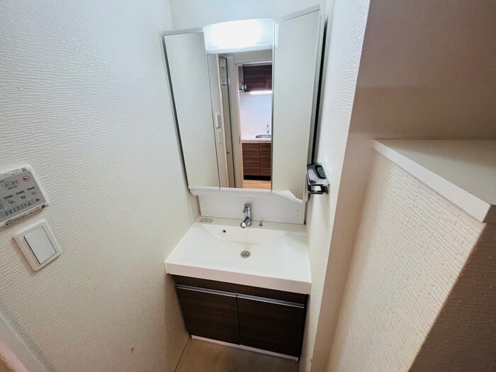 物件内観写真11　(洗面)