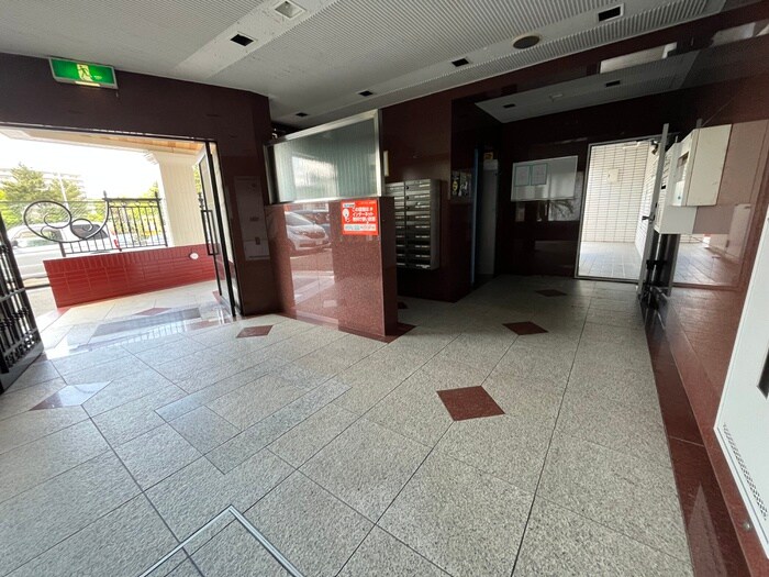 物件外観写真4　(エントランス部分)