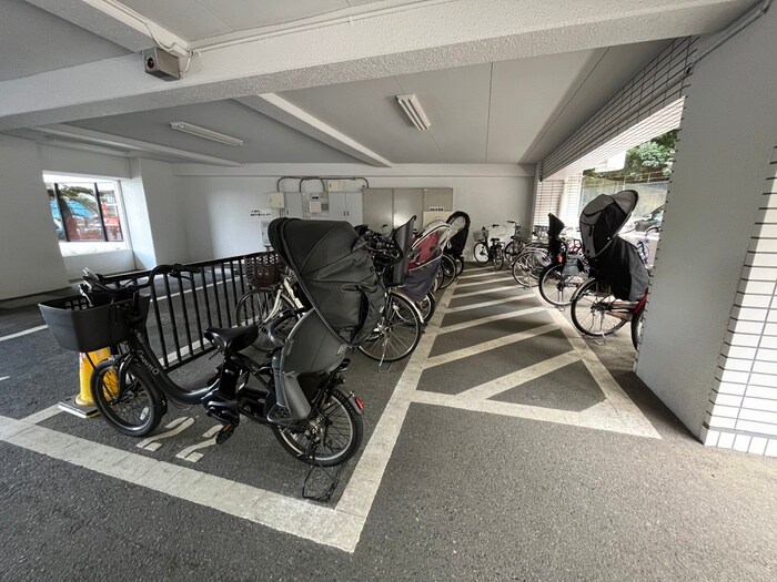 物件外観写真5　(駐輪場)