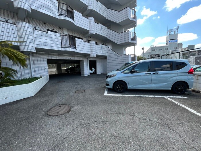 物件外観写真6　(駐車場)