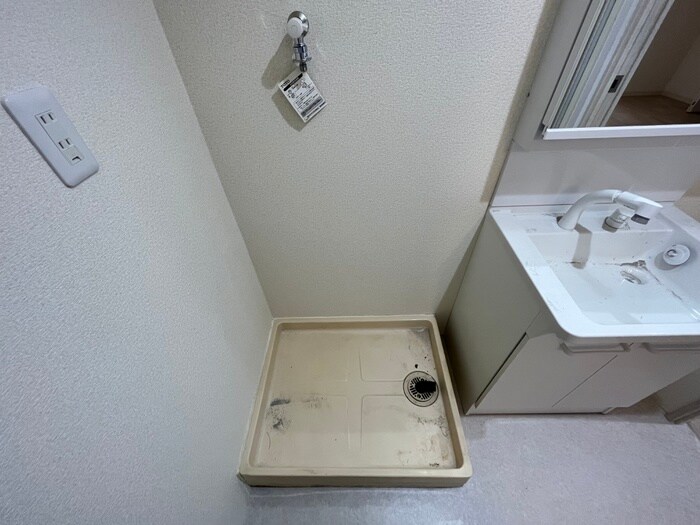 物件内観写真11　(洗濯機置場)