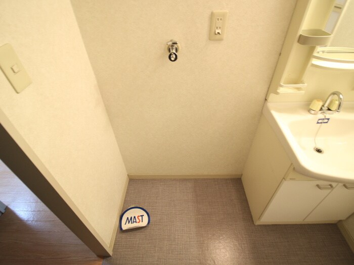 物件内観写真14　(洗濯機置場)