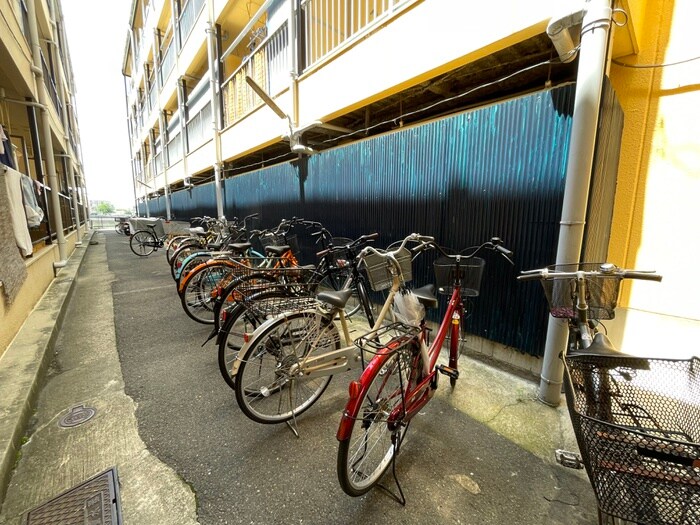物件外観写真4　(駐輪場)