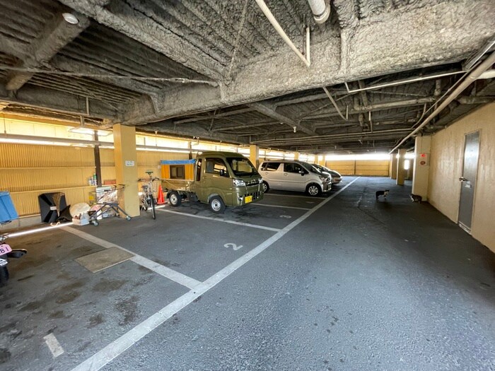 物件外観写真6　(駐車場)