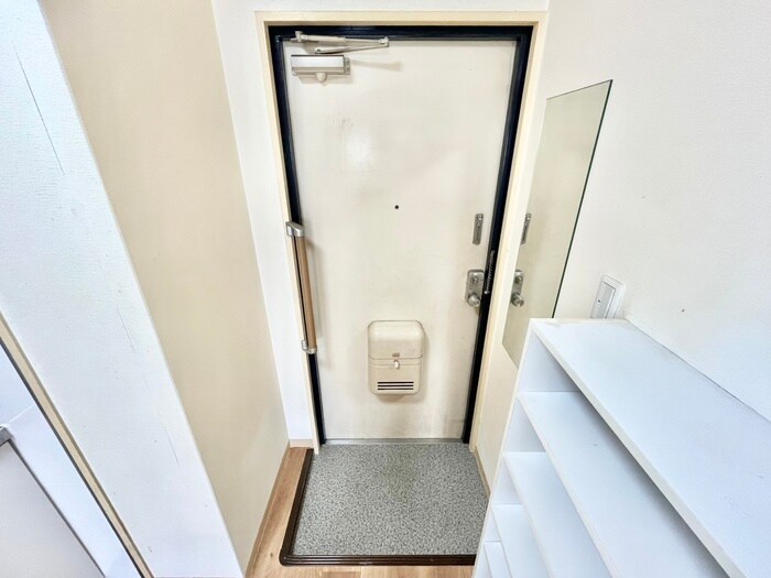物件内観写真18　(玄関)