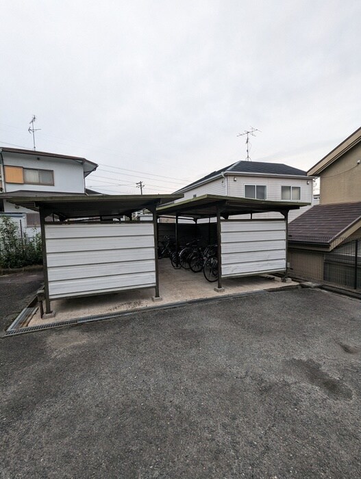 物件外観写真5　(駐輪場)