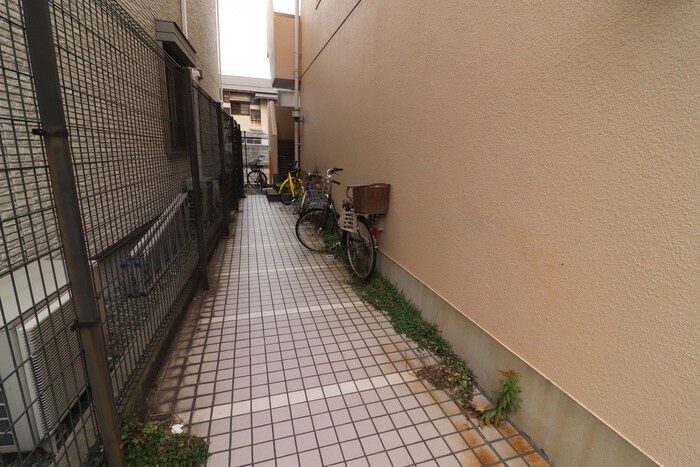 物件外観写真5　(エントランス部分)