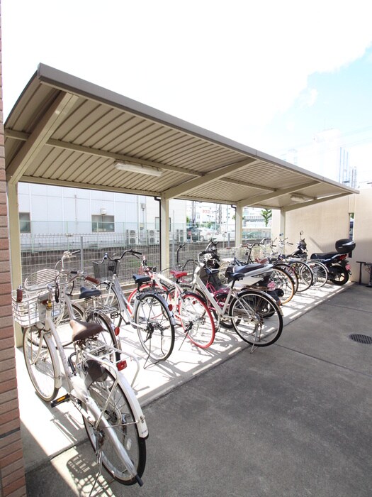 物件外観写真4　(駐輪場)