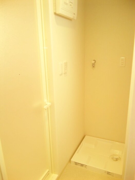 物件内観写真15　(洗濯機置場)