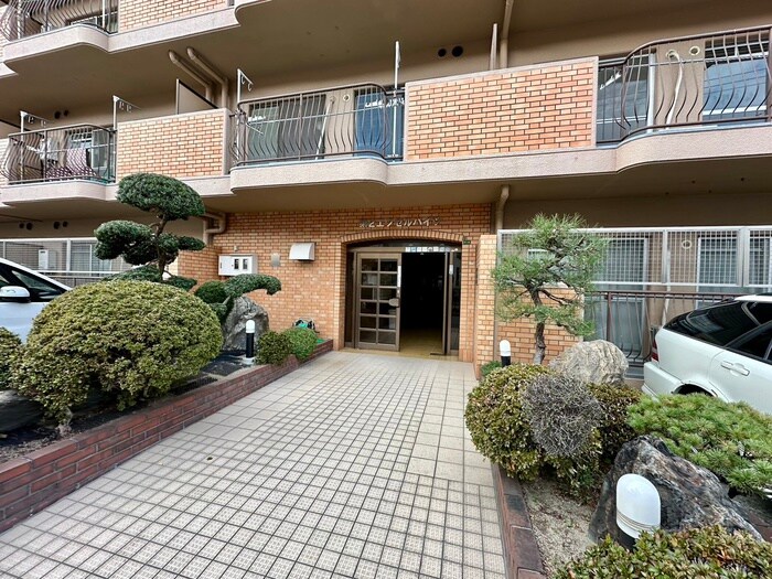 物件外観写真3　(エントランス部分)