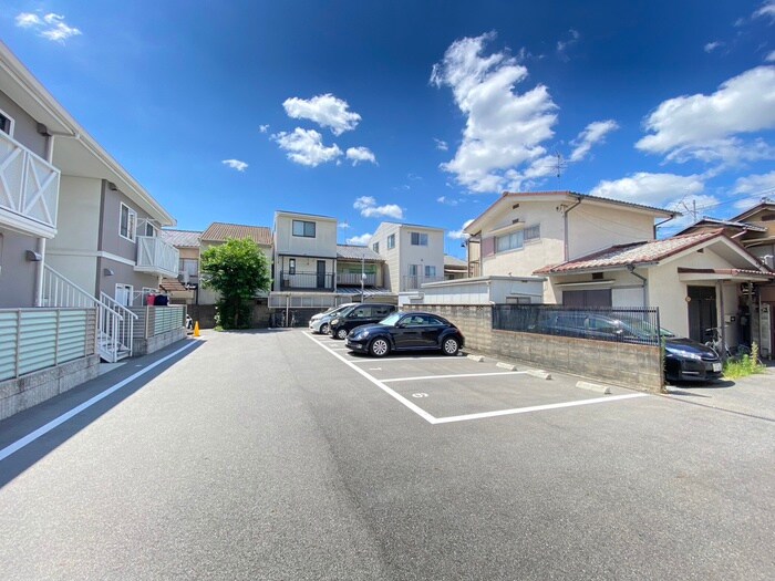 物件外観写真4　(駐車場)