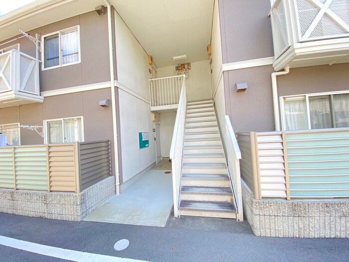 物件外観写真5　(エントランス部分)